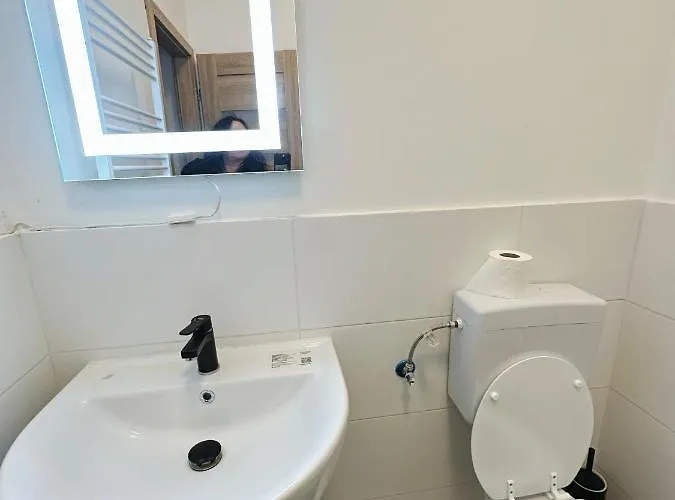 2 Schlafenzimmer Waschmaschine Eller דירה